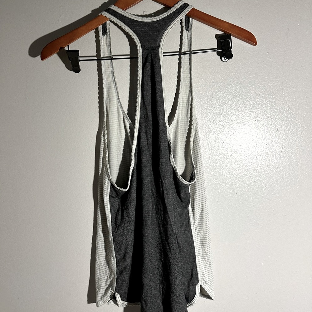 Lululemon 105 singlet size 6